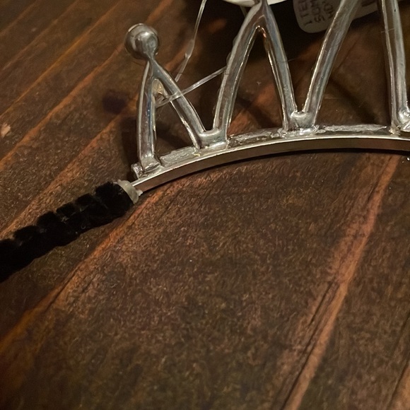 NEW Stunning Tiara with comfortable headband. - Picture 4 of 4